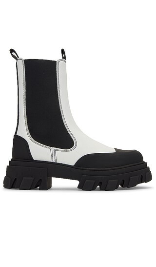 Low Chelsea Boot in Egret | Revolve Clothing (Global)