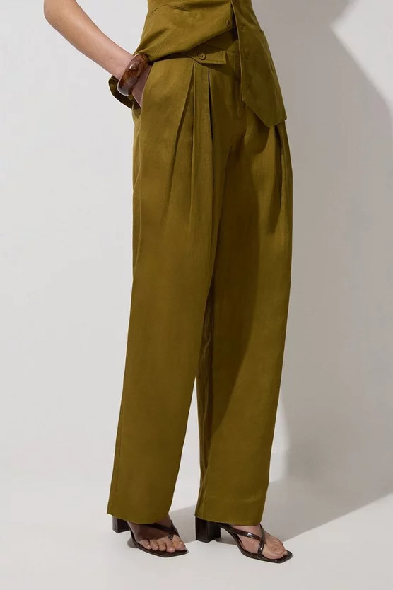 Tall Viscose Linen Pleat And Pocket Detail Woven Straight Leg Trouser | Karen Millen UK + IE + DE + NL