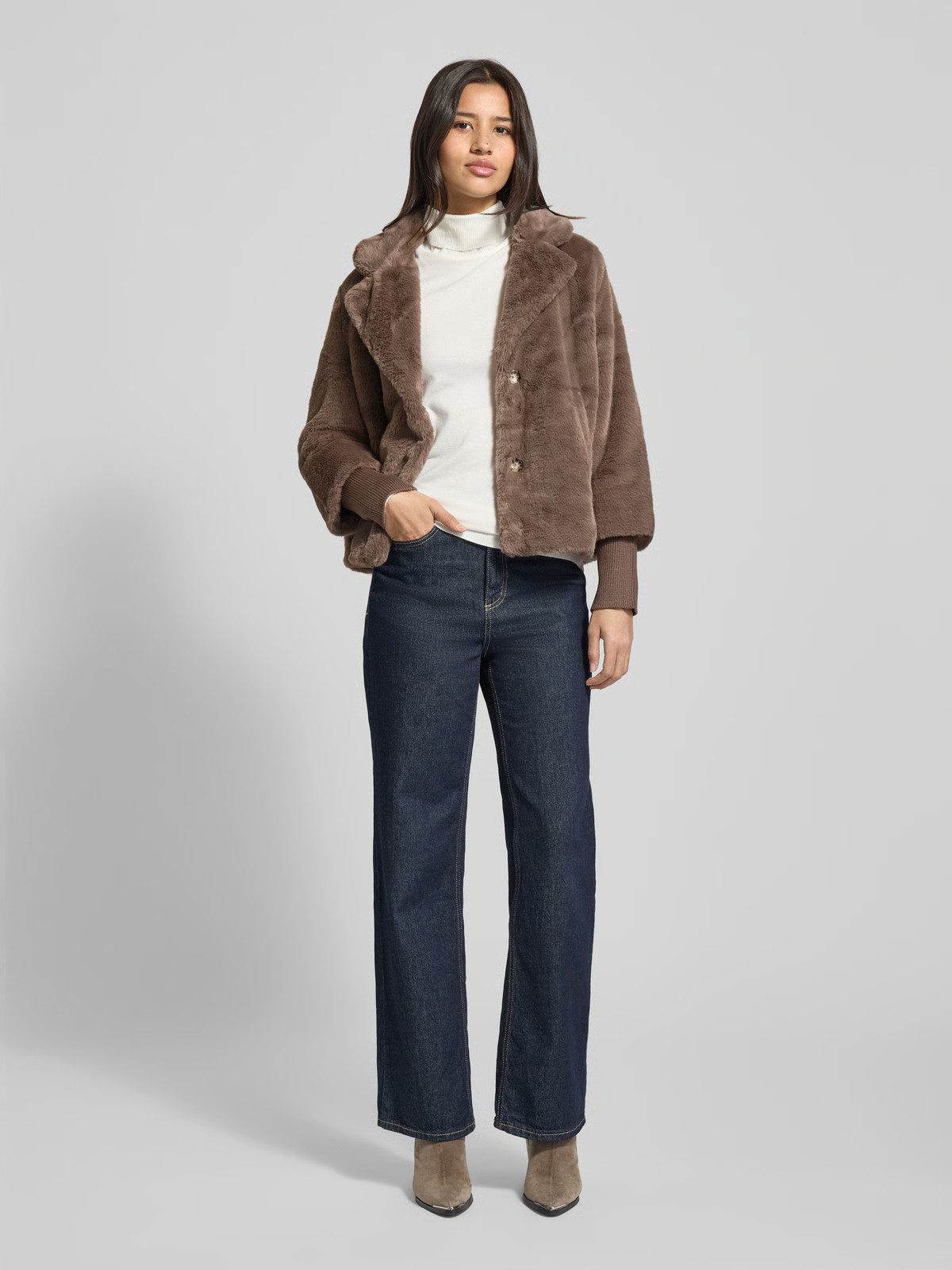 Jacke aus Kunstfell in taupe | Peek & Cloppenburg* Düsseldorf DE