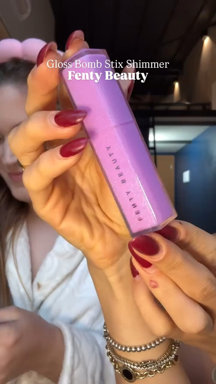 Testando os novos Gloss Bomb Stix Shimmer da @fentybeauty ✨ #testandoprodutos #fentybeauty #glossbombstixshimmer