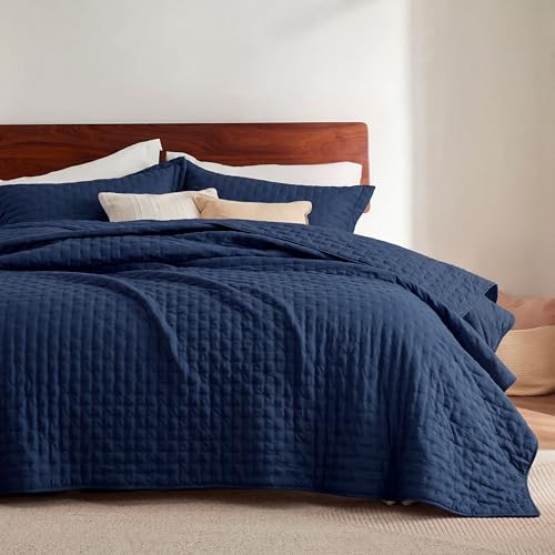 Bedsure Quilts Queen Size - Navy Blue Bedspread Queen Size & Lightweight Comforter, Modern Coverlet with Clover Pattern, Ultra Soft All-Season Bedding, 90 x 96 Inches | Amazon (US)