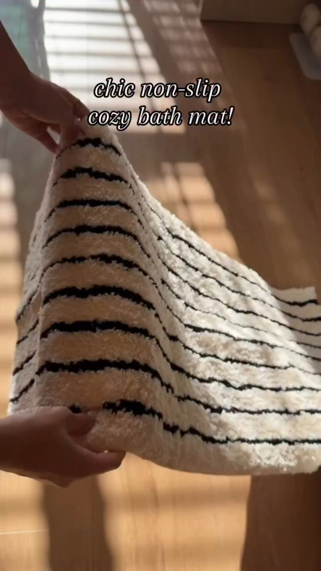 Washable & non-slip!! 😍 Comment “YES” for the links to this beauuutiful Amazon bath mat!!🥰 LOVE the style of this and how cozy this is to step on!! Plus the non-slip backing makes it perfect for any bathroom 🤍 LOVE this bath mat!!