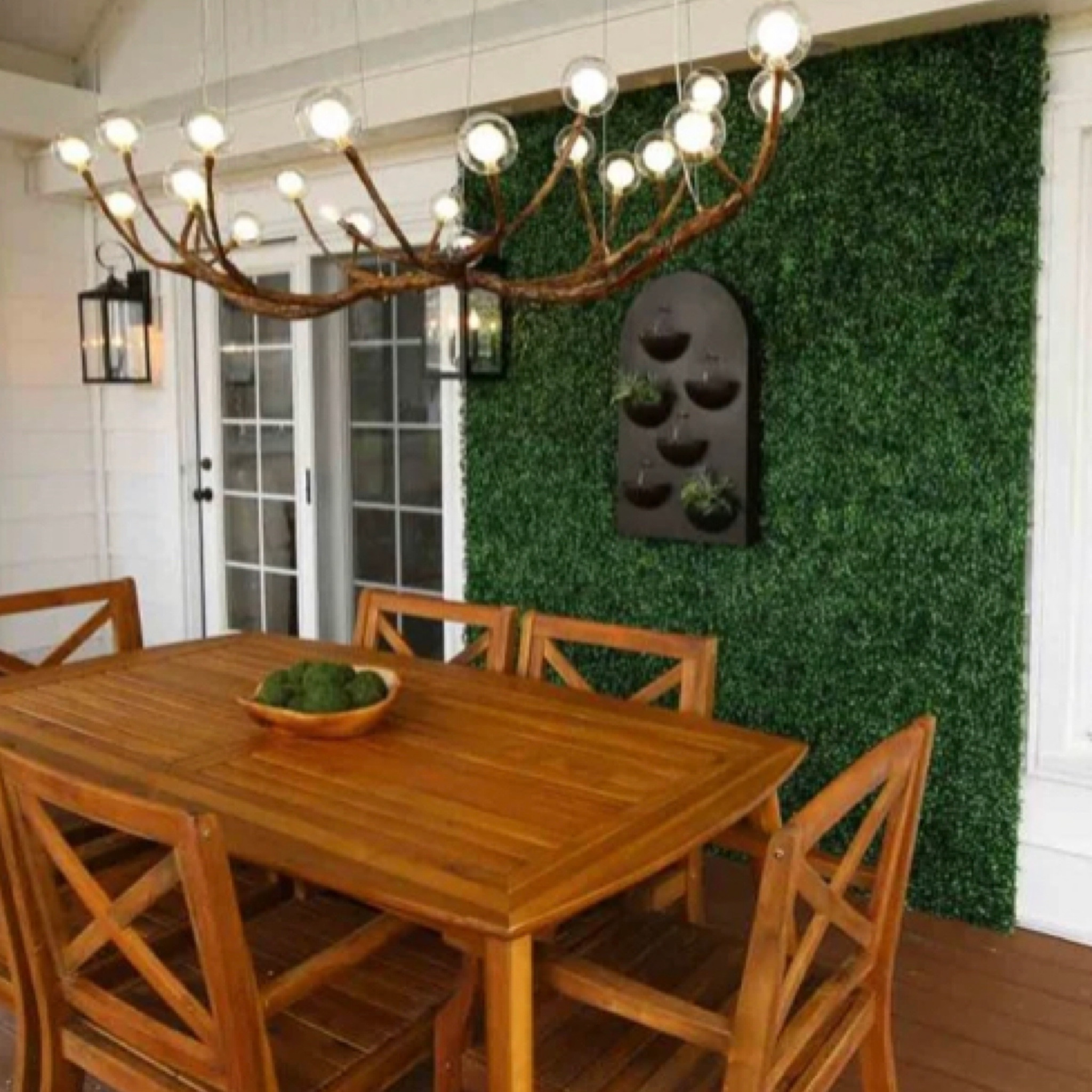 Still not 100% done, but it’s close! Here’s part of our new screen room! Looking forward to getting one last screen window installed so I can show you the rest! I wrote the how-to for that boxwood wall! It’s not a hard project and I think it can make such a big difference in an outdoor living space. Try it!! Links for everything in this pic are at the link in my IG profile. 
.
.
#ltkhome #boxwoodwall #diyboxwoodwall #screenroom #screenporch #outdoorlivingspace #outdoorliving 