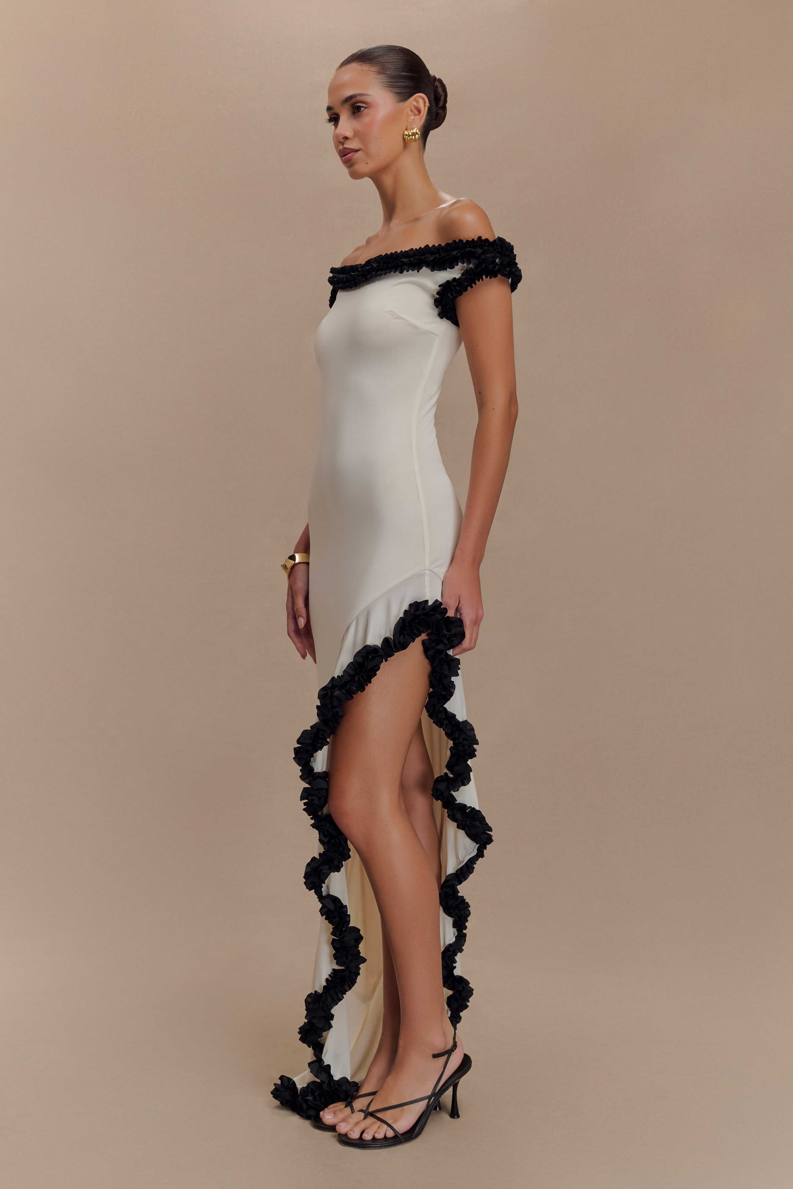 Arielle Off Shoulder Ruffle Midi Dress - Ivory/Black | MESHKI US