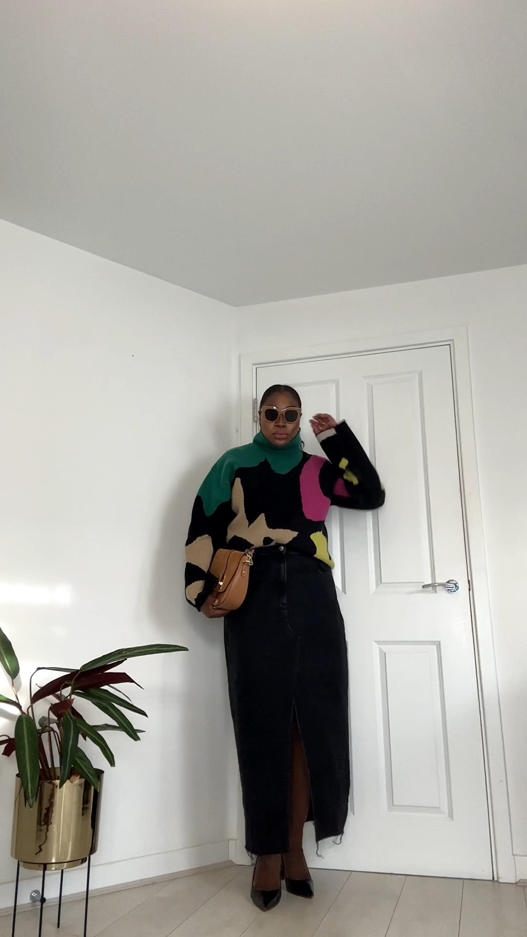 The chunky knit and a denim maxi…

Of course the knit doesn’t need to be this exact one, it just  needs to be nice and chunky, one that brings a bit of drama. You could add in a red chunky knit instead and it would look so good with the tan and black too! 

Outfit details in stories…

Happy Wednesday Ladies 💜
.
.
.
.
.
.
.
.
.
.
#maxiskirt #denimskirt #chunkyknit #insidejigsaw #modernclassicstyle #styleover30 #fashionreels #stylereels #mumswithstyle #stilettoheels #classicoutfit #modernclassic #size14style #elegantstyle #winteroutfitideas #fallwinter2023  #size14 #stylereels #fashionreelscreator #videographers  #blackfashionblogger #blackcontentcreators #videocreators #fashionvideos how to style colour, how to style maxi skirts, denim skirt outfits, fashion brands for over 30s, winter styling, size 14 outfit ideas, over 30s outfit ideas, work outfit ideas, winter outfit ideas, how to style knitwear, elevated style,