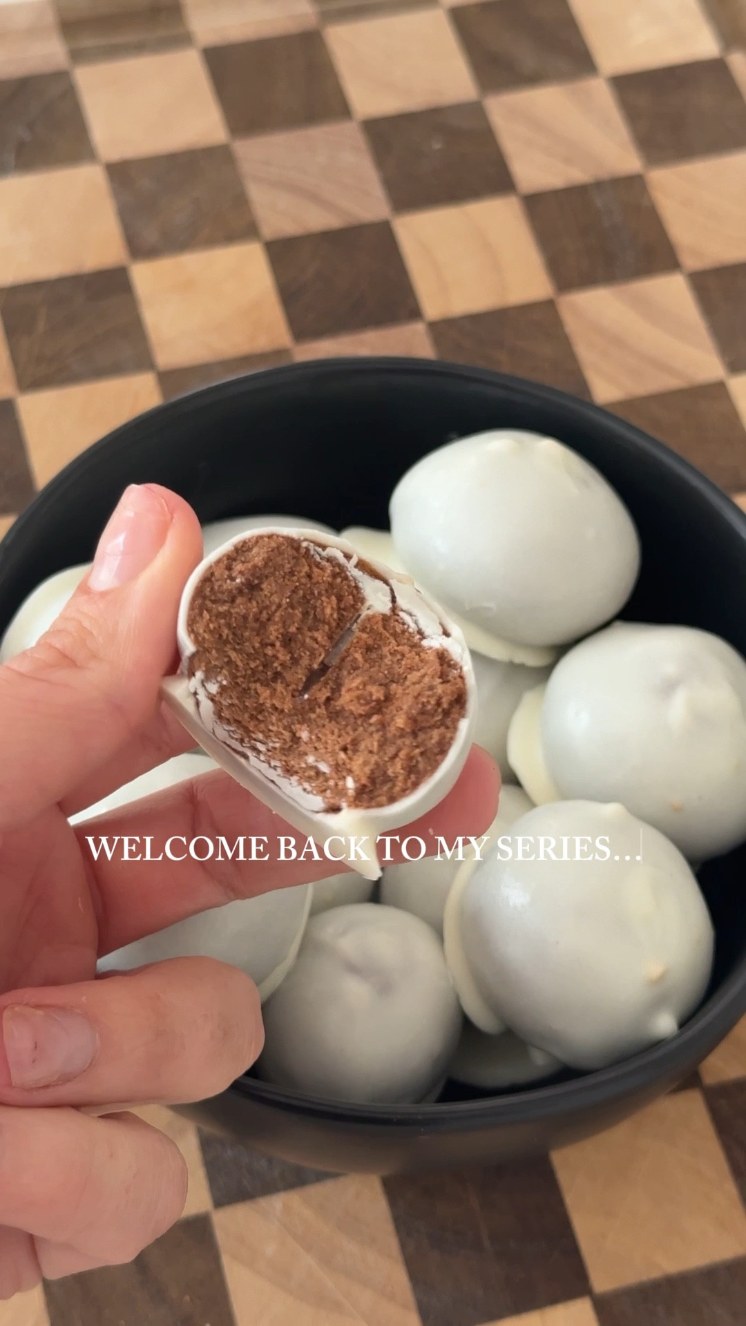 Foodie with a booty! Sharing recipe and ingredient details! 


NO-BAKE PROTEIN ENERGY BALLS 🫱🏽‍🫲🏾

INGREDIENTS 
1 cup oat or almond flour 
1 scoop Protein powder 
1/3 cup Honey 
3 TBSP Cacao 
1/2 cup Cashew butter 
Melting Chocolate 

INSTRUCTIONS:
*MIX DRY INGREDIENTS FIRST THEN ADD WET*
1. Mix together the dry ingredients first before adding in wet ingredients. Mix it all together. You’ll have to use your hands!
2. Roll into balls (little smaller than golf size so it makes a filling snack)
3. Place in fridge 
4. Melt your chocolate wafers *OPTIONAL* then mix in 1/3 scoop of protein powder for extra gains 
5. Take out balls from fridge and start dipping into melted chocolate using a toothpick 
6. One all balls are done, place back in fridge for 20 minutes then ENJOY!

*you can also roll balls over chia seeds instead of chocolate for more healthy fats and texture*

*balls are also great without a topping! Have fun with this step!* 



#LTKfoodie #LTKfitnessgoals #LTKHome