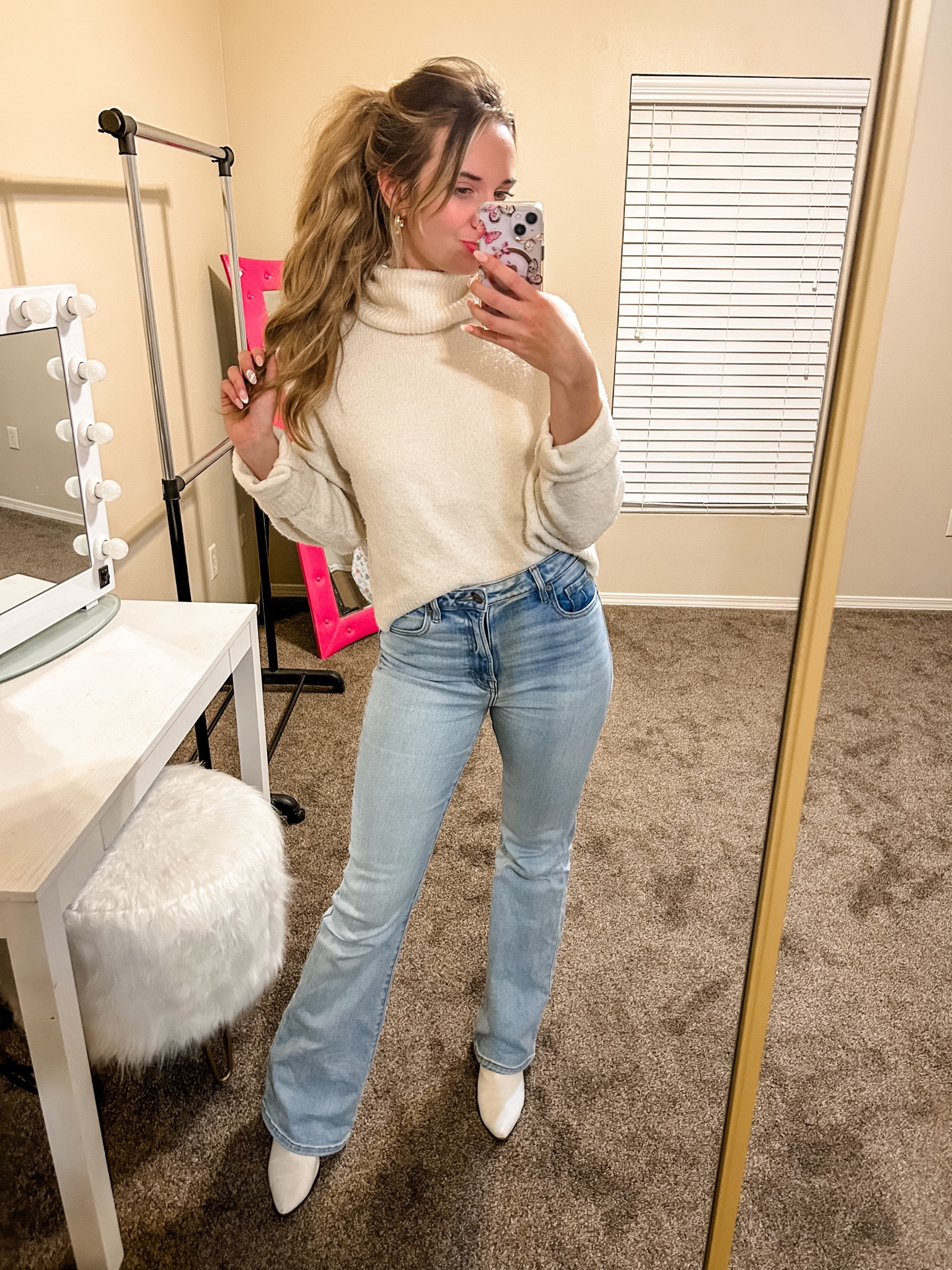 These Altar’d State jeans are the most comfortable jeans I’ve ever owned!!!! 😍👏 They are so form fitting and have the best stretch! Everyone def needs a pair💗 

#LTKstyletip #LTKfindsunder100 #LTKU