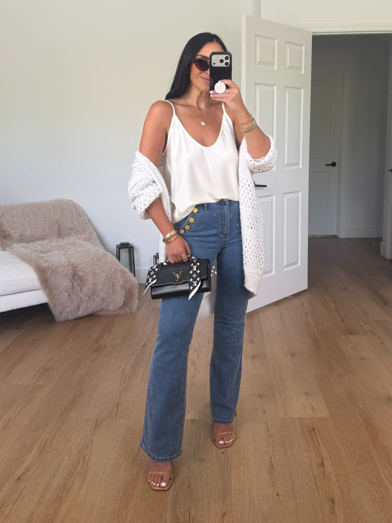 The noli shop Allegra bootcut jeans wearing size 27

The noli shop yara silk camisole wearing size medium but should have done a small 