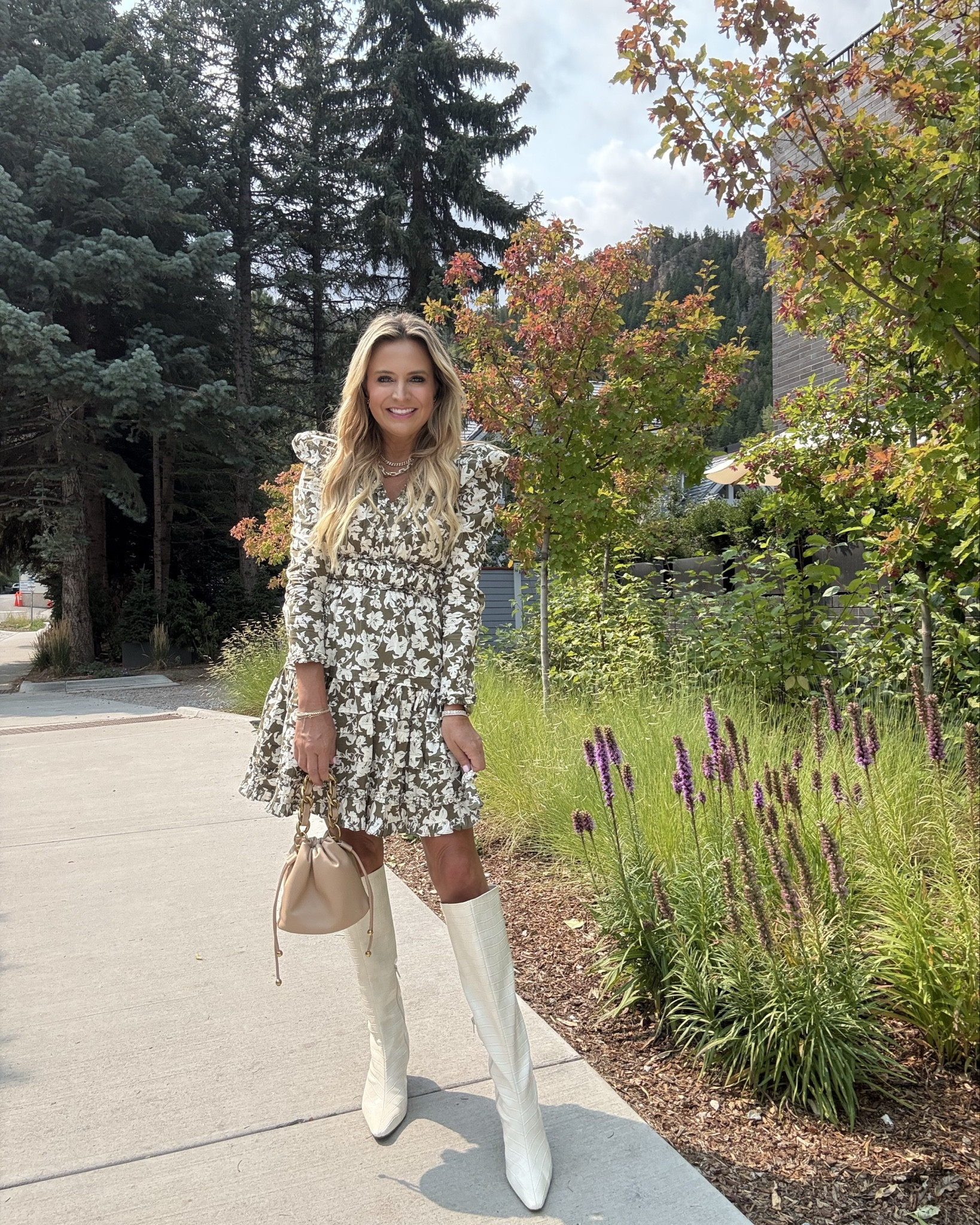 Fall fits in Aspen 

#LTKStyleTip #LTKSeasonal #LTKFindsUnder100