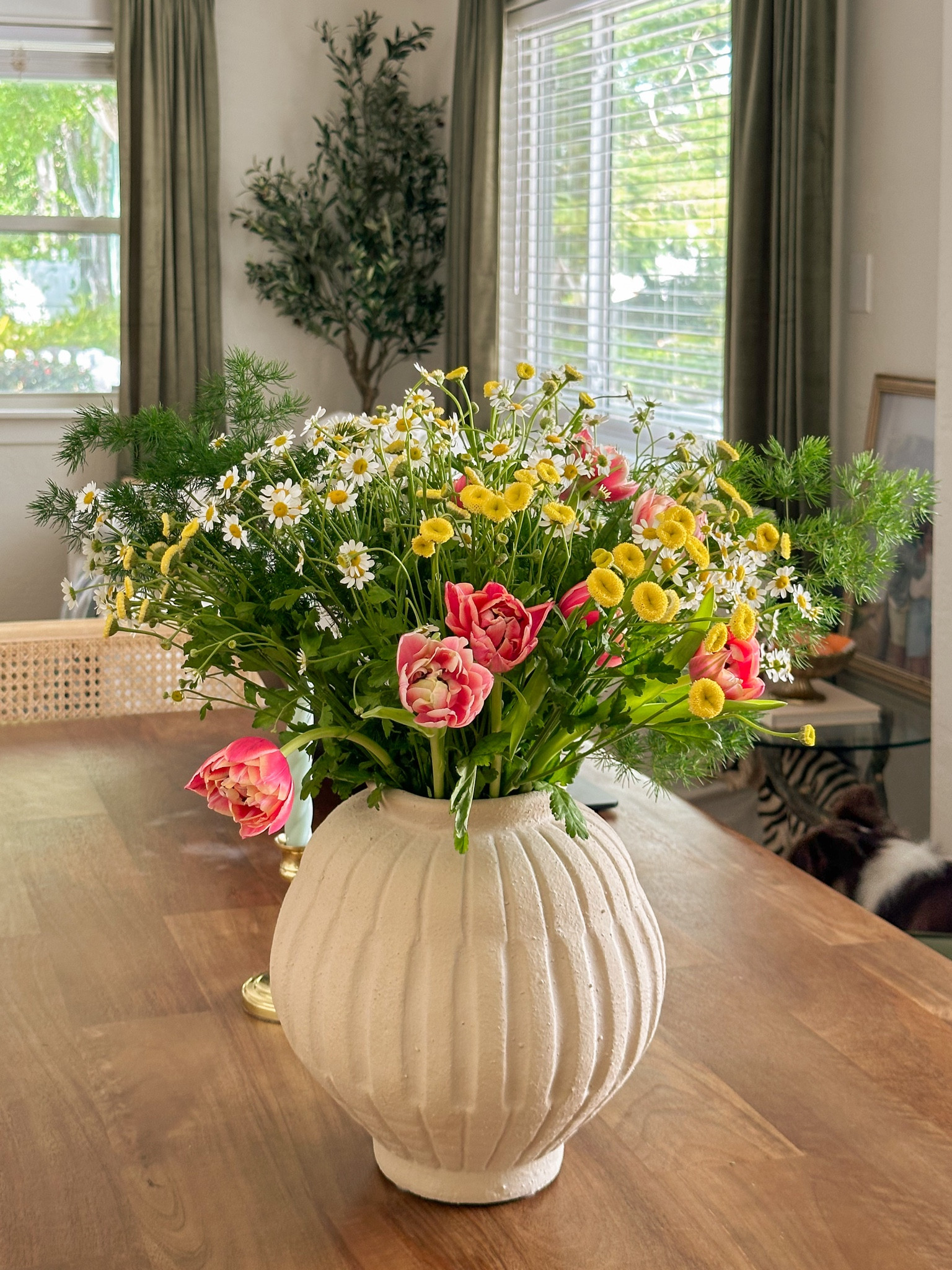 weekly bouquet and bought the prettiest vase from target! Linking some other ones I was tempted to get too 🌸 home decor, vase, target finds, spring decor, flowers, home

#LTKfindsunder50 #LTKhome #LTKSeasonal