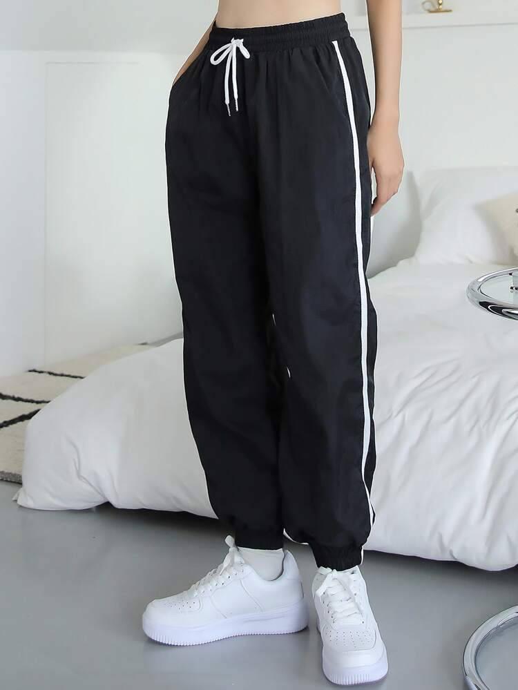 DAZY Contrast Tape Drawstring Waist Joggers | SHEIN