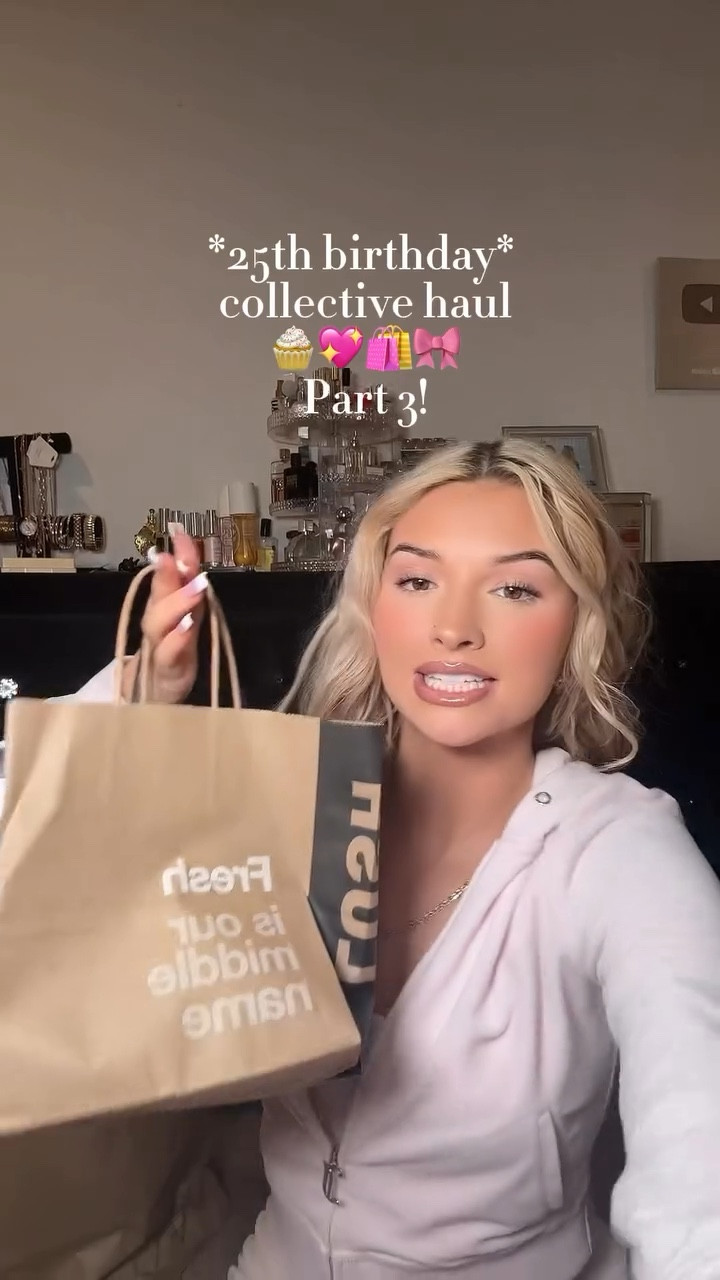 my 25th birthday *collective haul* Part 3!
🧁🛍️🎀💖 

@lushcosmetics 
@sephora 
@soldejaneiro 
@amika 
@paulaschoice 

#birthdayhaul #birthdaygirl #whatigotformybirthday #shop #shoppinghaul #shopwithme #lushhaul #sephora #sephorahaul #soldejaneiro #blondehair #haircare #haircarehaul #collectivehaul