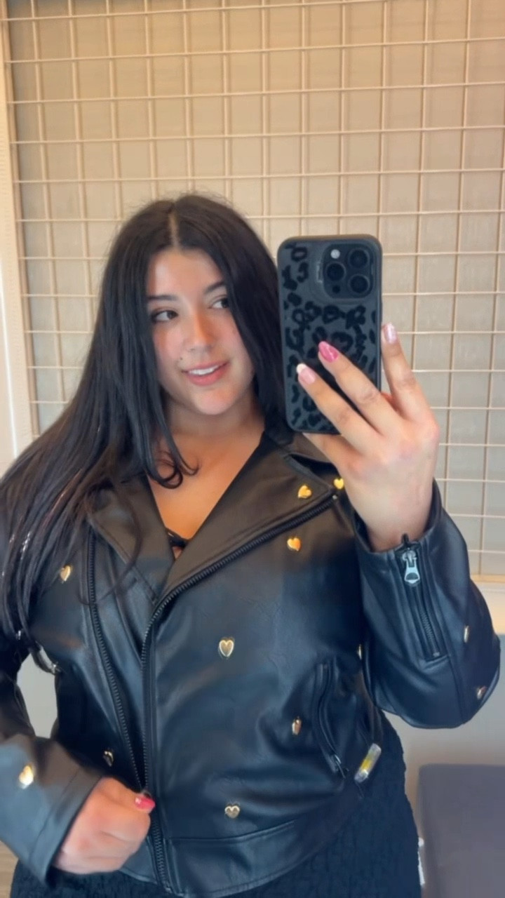✨ Plus Size Torrid Try-On Haul | Curve-Friendly Fall Fashion ✨

Just finished a Torrid plus size try-on haul and I’m OBSESSED 😍 From buttery-soft basics to elevated everyday staples, Torrid continues to understand curvy, plus size bodies so well. Every piece is comfy, flattering, and made to actually fit — no pulling, no fuss.

If you’re shopping for plus size fall outfits, curve-loving tops, or everyday Torrid essentials, this haul is for you. I linked all my favorite finds below in extended sizes that hug in the right places while still feeling effortless and wearable.

🖤 Size-inclusive
🖤 Comfortable & confidence-boosting
🖤 Perfect for casual days or dressed-up moments

👉 Shop my Torrid plus size outfits, try-on haul favorites, and curvy wardrobe staples all linked here.

#LTKCurves #TorridFinds #PlusSizeTryOn #TorridHaul #PlusSizeFashion #CurvyStyle #SizeInclusiveFashion #PlusSizeOutfits #TorridStyle #BodyConfidence 

#LTKMidsize #LTKPlusSize #LTKgrwm