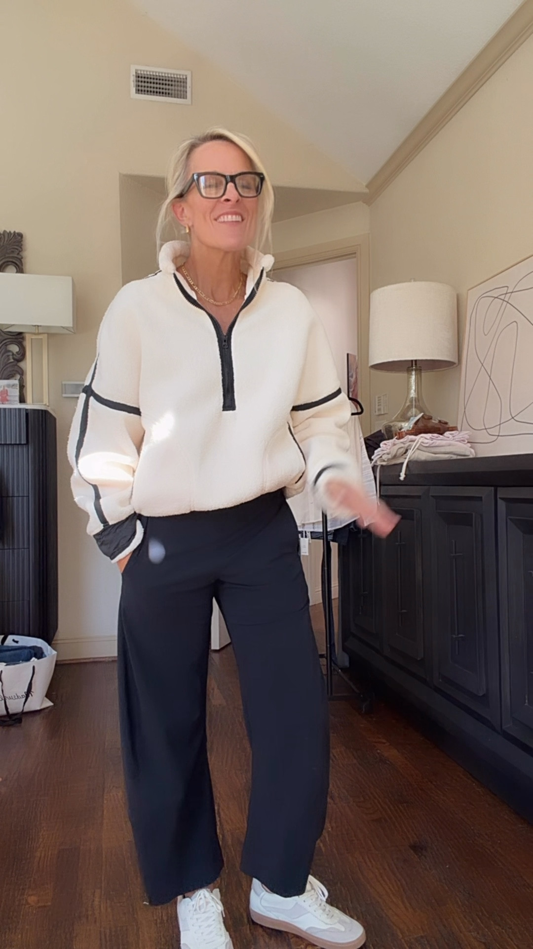 Love turning the tuti pant into an ass leisure look 

Fleece - medium
Ruti pant - size 6 true size ￼

#LTKOver40 #LTKActive #LTKTravel