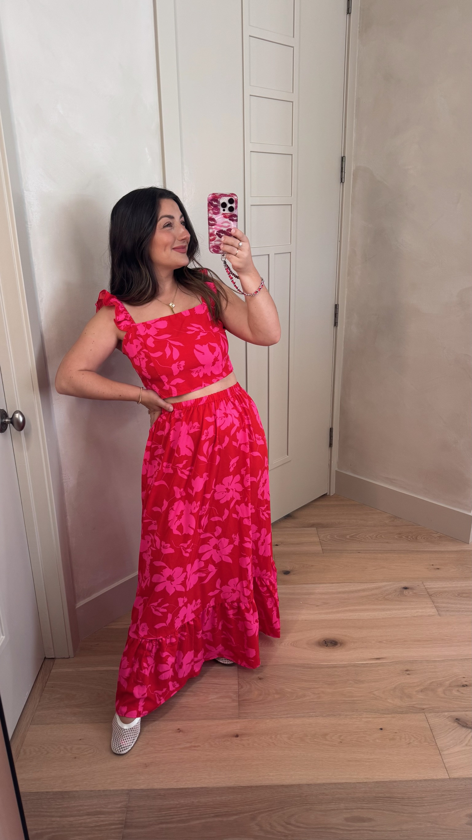 Matching set! Love the red and pink floral print! Perfect for vacation or summertime! 

Tank with square neck!
Skirt is full length on me! Very stretchy! 
Size small 

5'0" 140lbs 

 #LTKootd #LTKPetite #LTKTravel