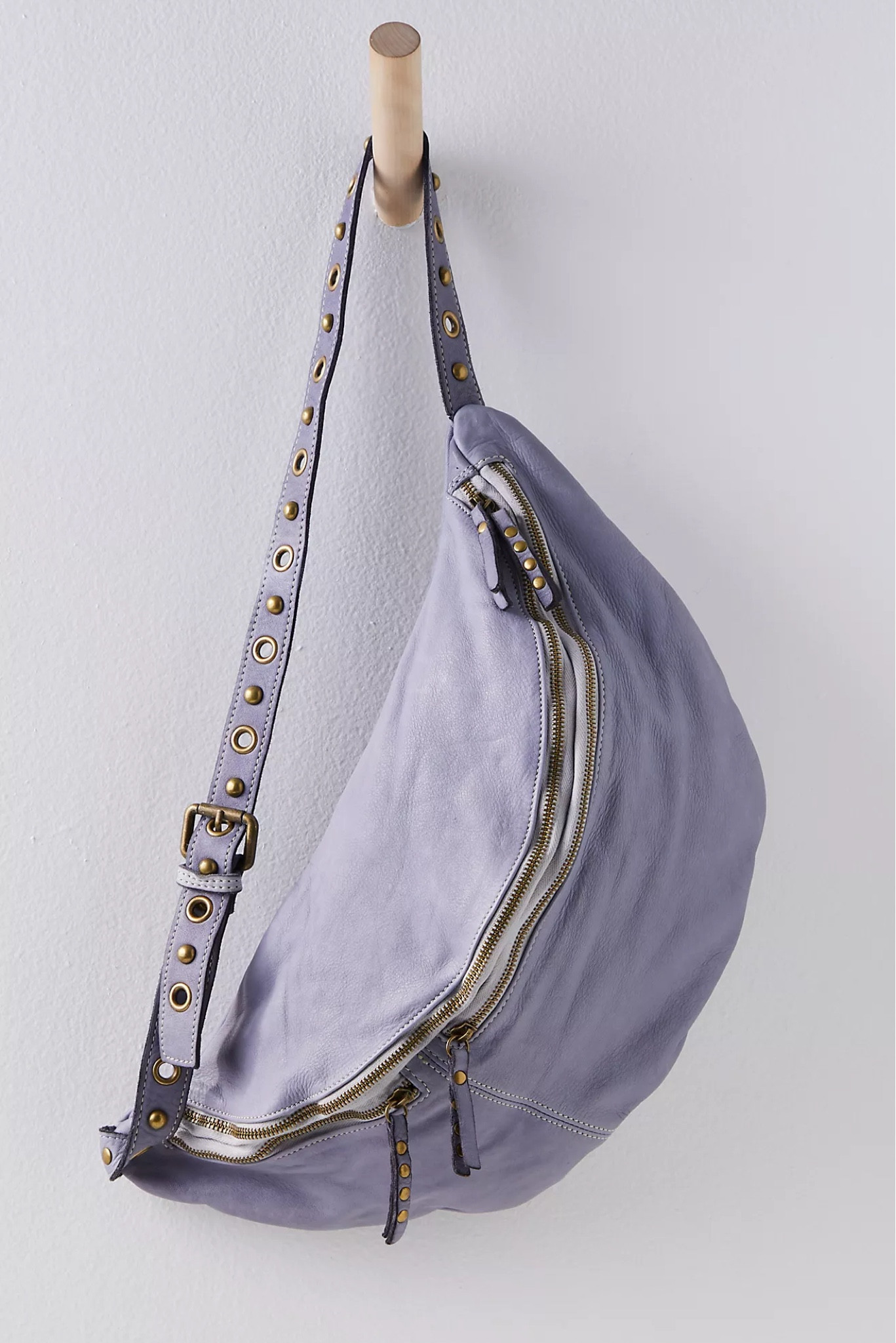 Bolsa Nova’s Bella Sling bag now available @freepeople in Lilac.   It’s the perfect color for sling and summer.  It’s buttery soft leather gets better with time.  Designed in New York and made in Italy.  Adjustable studded strap so it fits every body.  

#LTKitbag #LTKFestival #LTKSeasonal