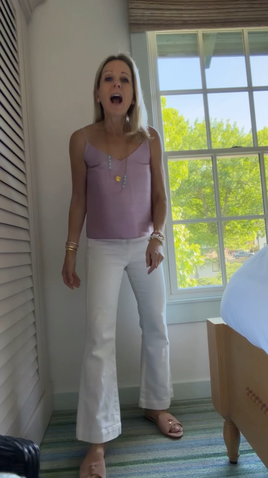 Perfect white pants
@juliaamory top and pants
Sweater  and scarf  @benaarla

#LTKdayinmylife #LTKootd #LTKgrwm