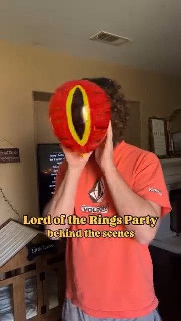 Some behind the scenes of our LOTR party. Part one links. 

#lordoftherings #lordoftheringsparty #lotr #lotrparty #eyeofsauron #hobbitdoor #partyideas #partydecor