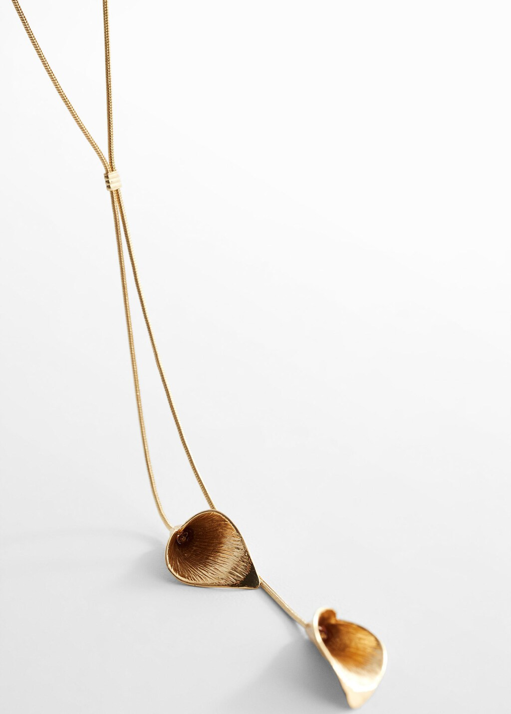 Leaf long necklace -  Women | Mango United Kingdom | MANGO (UK)