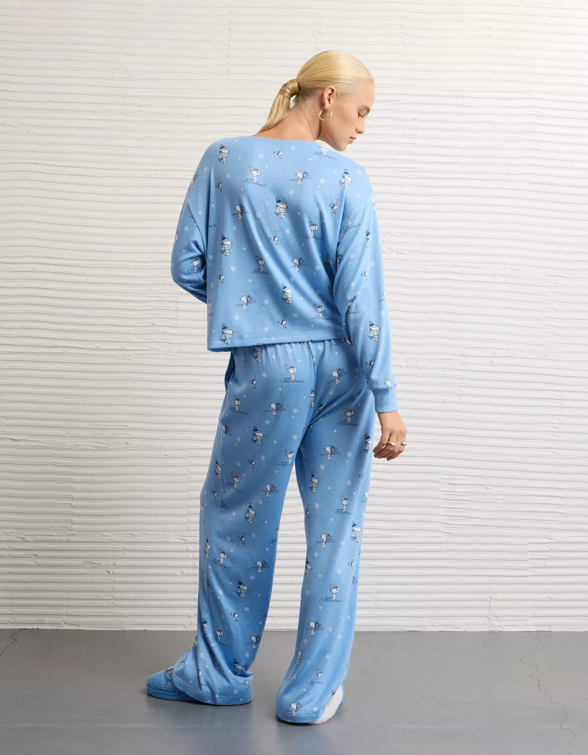 AE Luxe Plush Snoopy Long-Sleeve & Pant PJ Set | American Eagle Outfitters (US & CA)