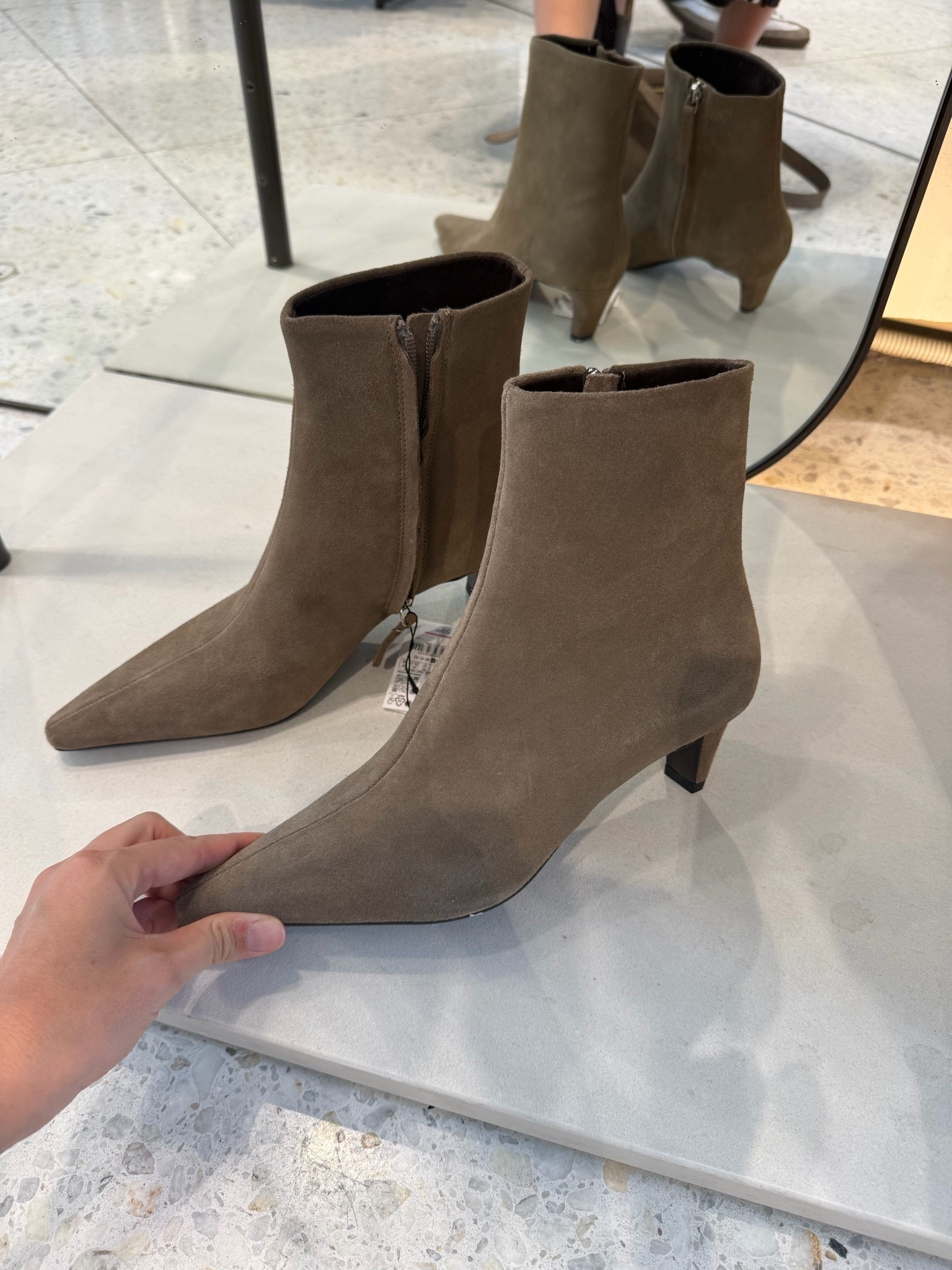 SUEDE KITTEN HEEL BOOTS🤎
Taupe new in Zara trending style for autumn

#LTKshoes