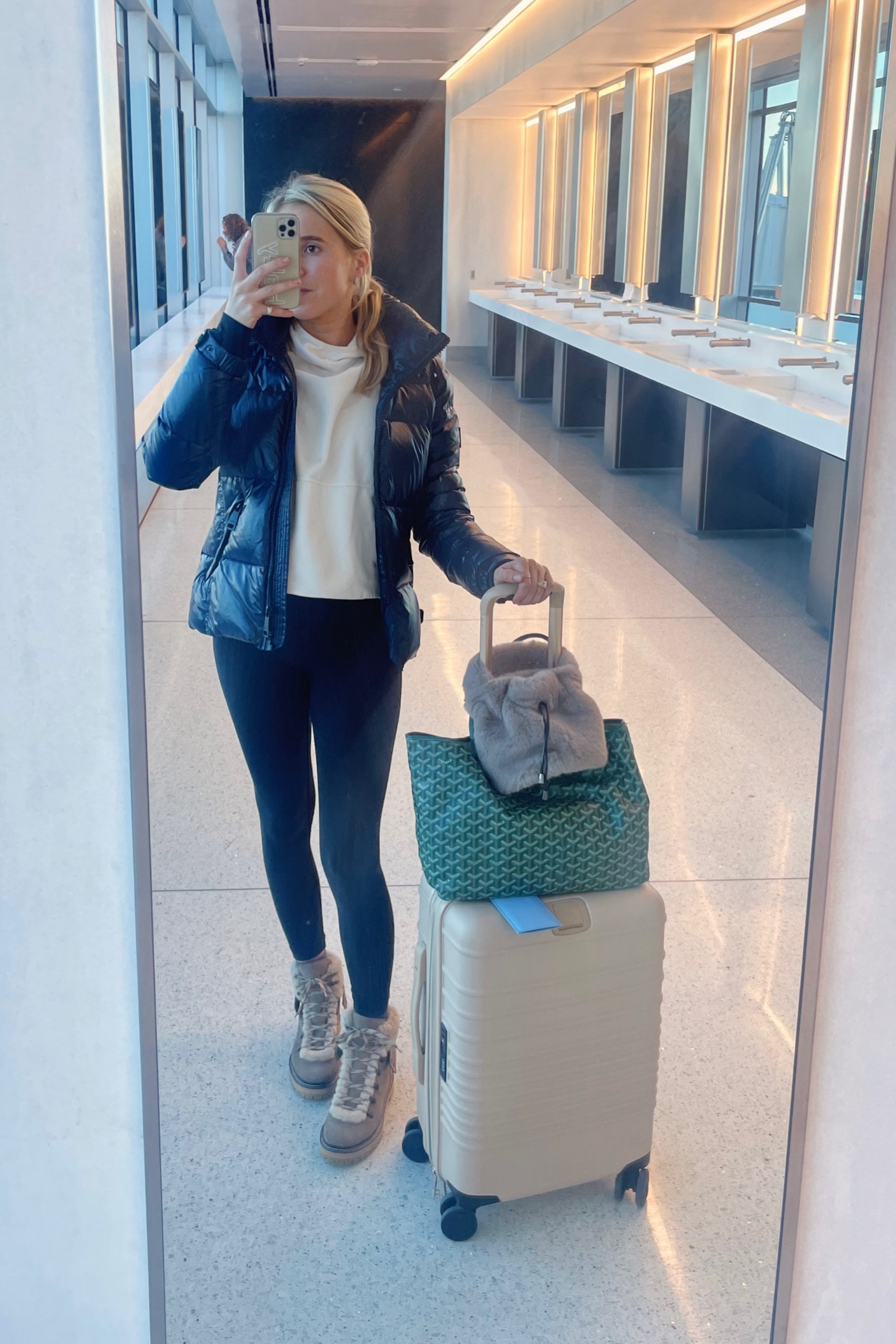 The best carry on & travel accessories 🤗

#LTKtravel #LTKitbag #LTKFind