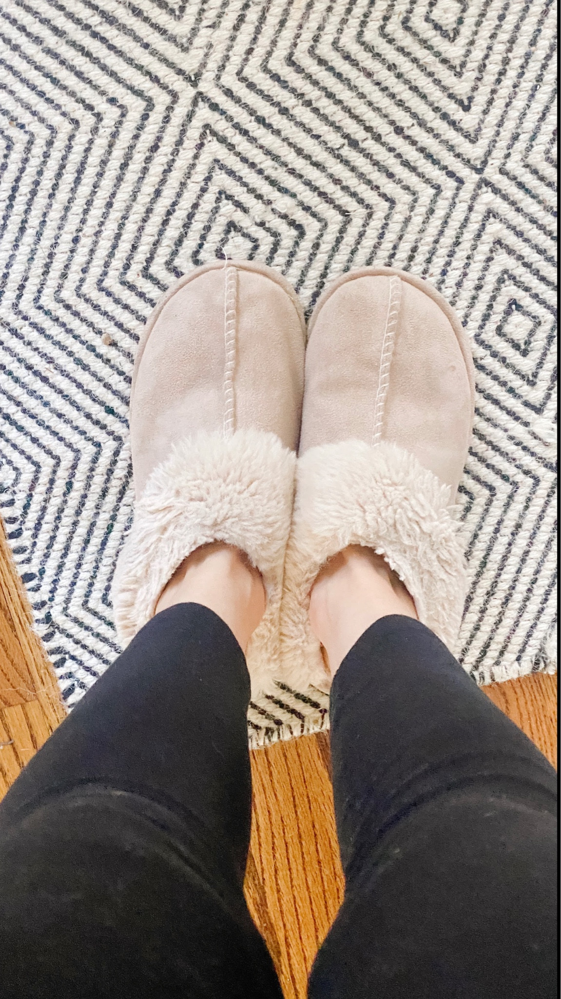 It’s officially cozy slipper season 🥰

Found these fuzzy slippers on Amazon that are super similar to the Uggs but at a fraction of the designer label price. You’ll thank me later! 

#LTKfindsunder50 #LTKshoecrush #LTKstyletip