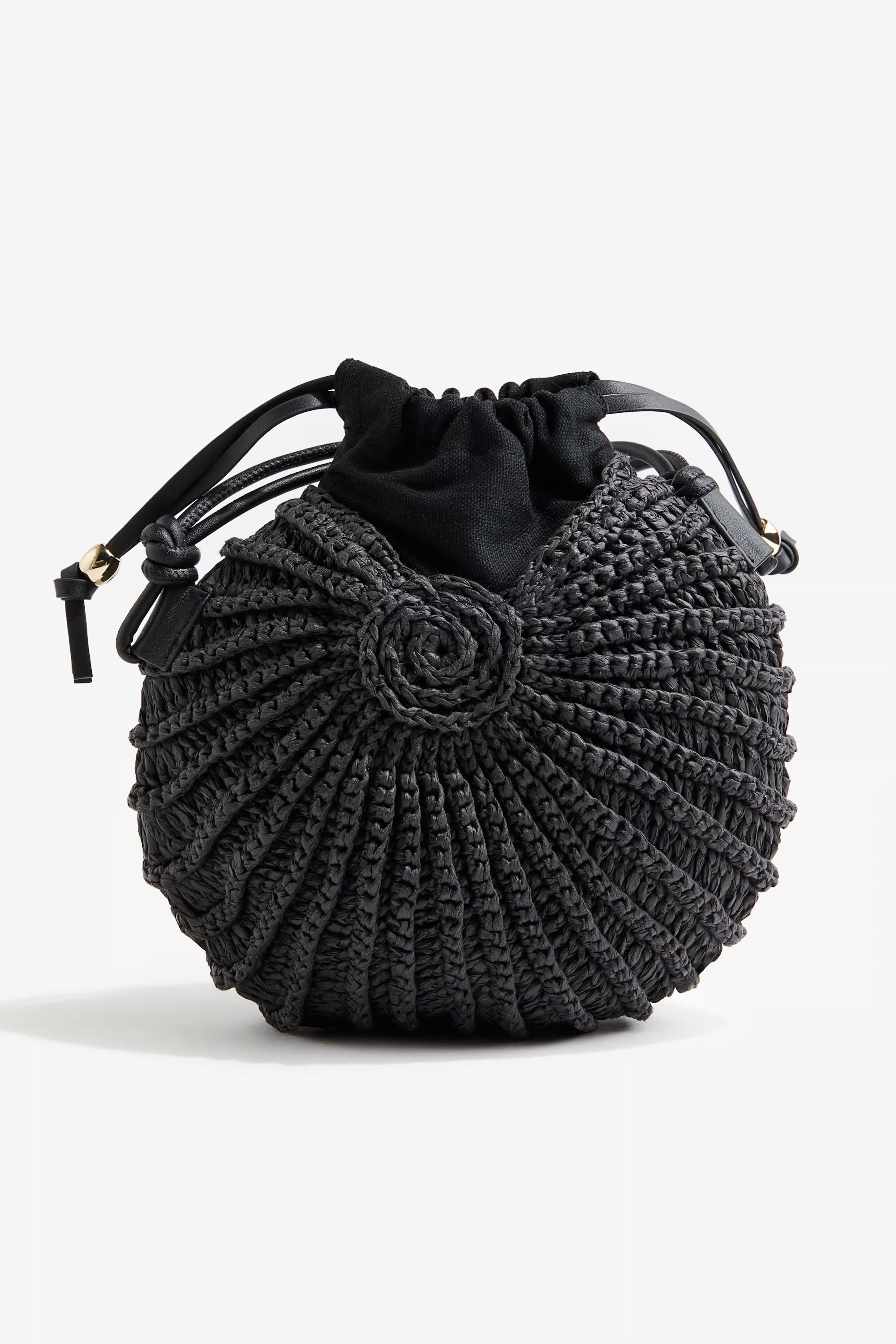 Shell-shaped Straw Bag$ 34.99BlackSizeNOSIZEAdd to bagNew ArrivalDescriptionRound, seashell-shape... | H&M (US + CA)