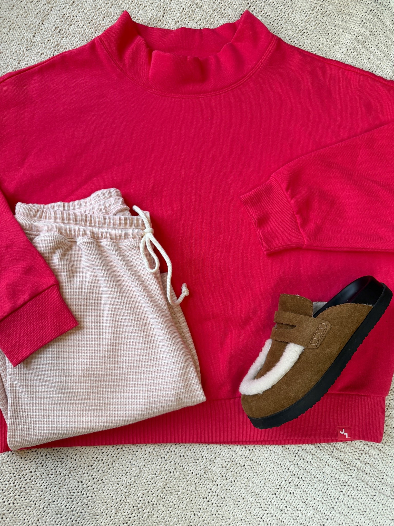 Large top and XXS pants 

#LTKootd #LTKdayinmylife