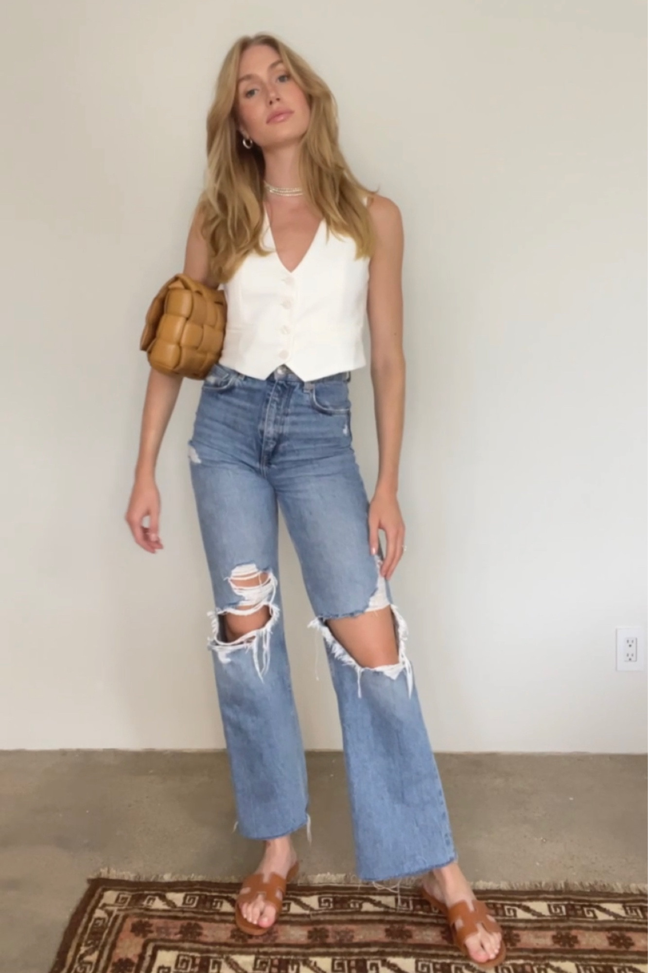 A simple Fall transitional outfit! It’s still hot hot hot in Houston so I’ve got to take baby steps when it comes to fall outfits  