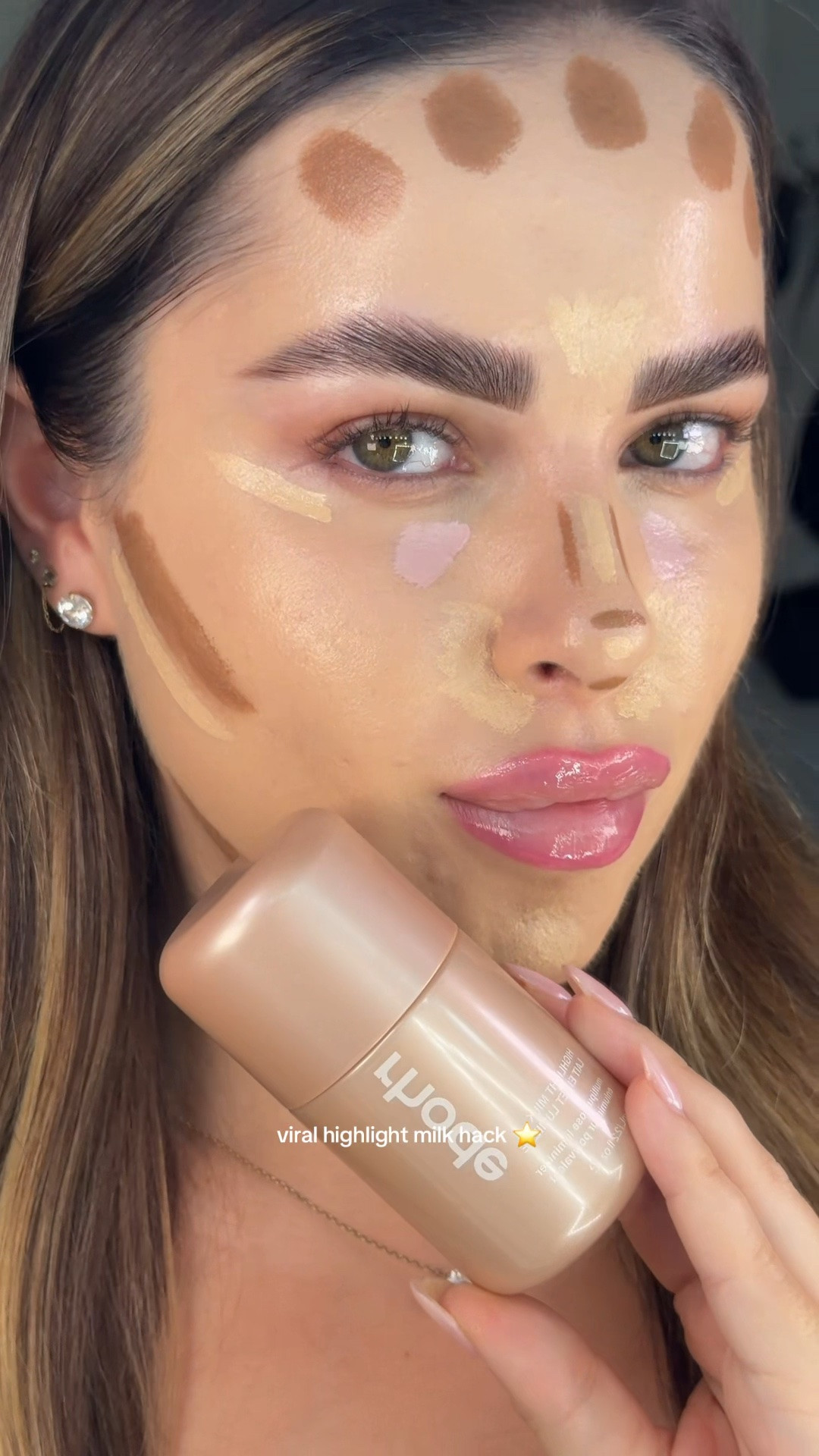 ya so I willll be doing this every time I do my makeup now ⭐️ wearing @rhode skin highlight milk in pearly champagne + pocket bronzer in sun bed, @Kosas extra bright in magic, and @Tower 28 Beauty concealer in DTLA #milkytoner #makeuphacks #contouring #contouringhacks #makeuptutorial