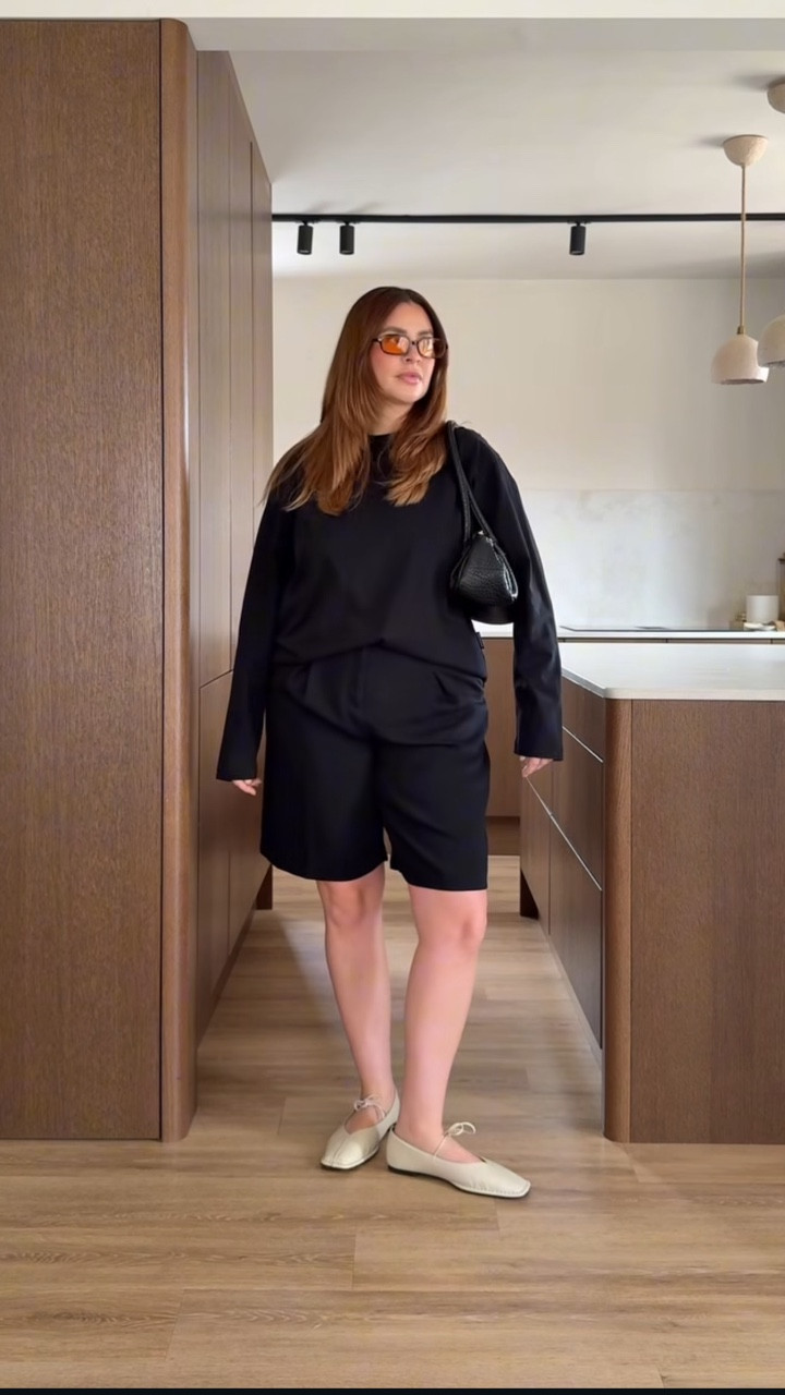 Re creating iconic looks on my uk 14-16 body to see if they still work? This week it’s MR airport outfit that were re creating - Wdyt? Is this fit for all body’s? 🖤

Curvey body - midsize fashion - midsize body - OOTD - easy outfits -  easy everyday style - Daily outfit inspiration - Effortless everyday style - Minimal chic outfits -  mum outfit ideas - Capsule wardrobe inspo - Elevated basics - Casual chic looks - Smart casual outfits - Reallife style inspiration - Easy everyday outfits - Working mum - Simple styling tips - mum style

#LTKspring #LTKuk #LTKmidsize