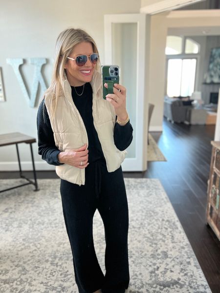 Winter Gibsonlook Sweater Set 


Winter  Seasonal  Fashion tips  Fashion inspo  Sweater set  Puffer vest  Sunglasses  Casual  Winter outfits  Outfits for her  Style guide  Blogger  Blogger lifestyle 



#LTKstyletip #LTKover40 #LTKSeasonal