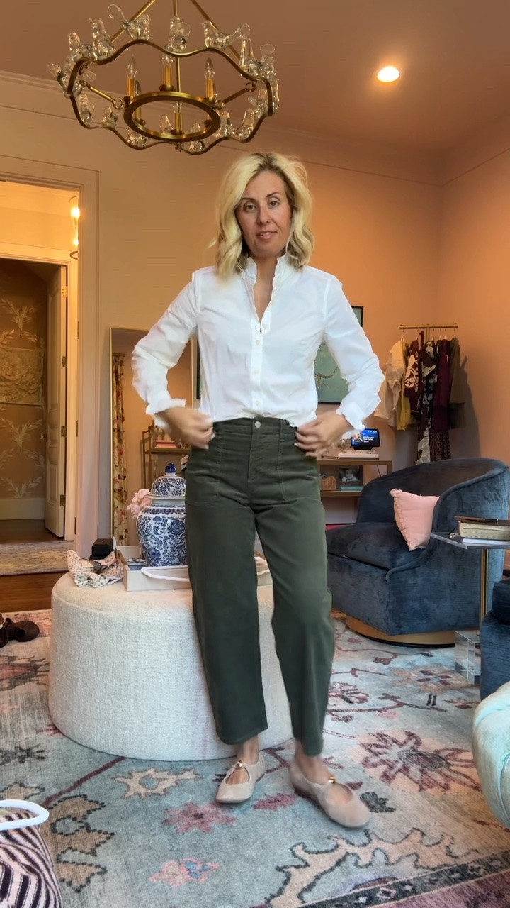 This is how we mix and match ladies! ￼

Top & Blouse - xs
Barrels - 26P
Mary Jane’s - 7.5 (size 1/2 down)