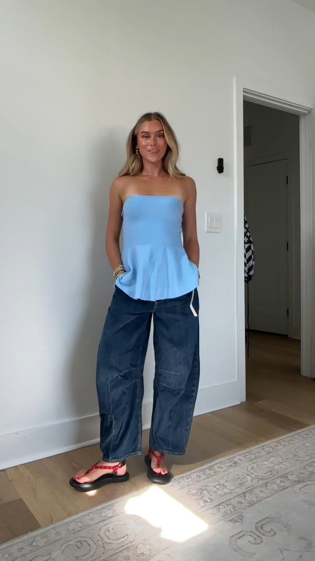 Gap size XS mid rise easy horseshoe jeans. An exaggerated curve. An extra loose leg. ​A barrel fit goes extra wide — and becomes completely new.

Fit: An ankle-length horseshoe jean that's fitted at the waist with an exaggerated curved leg and tapered ankle.
Fabric: 95% Cotton, 5% Recycled Cotton.
Stretch: No Stretch Jeans. Authentic denim that gets better with every wear. Made to wear all day & break in over time.
Rise: Mid Rise Jeans.
Look: A horseshoe jean in a dark indigo wash.
Details: Elasticized waist with drawcords, four-pocket styling & seams at sides. @gap.

#LTKootd #LTKSaleAlert #LTKdayinmylife