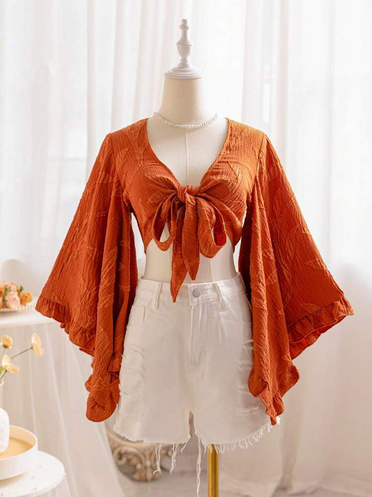 Blusa De Mujer Con Textura De Sauce Marrón, Cuello En V, Lazo Delantero, Mangas Acampanadas Y Puños Con Volantes. Adecuado Para Vacaciones Y Festivales De Música. Blusas De Manga Tres Cuartos | SHEIN