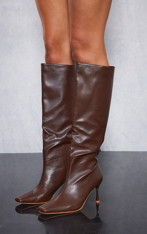 Cuissardes en similicuir chocolat à bout carré et petit talon | PrettyLittleThing (FR)