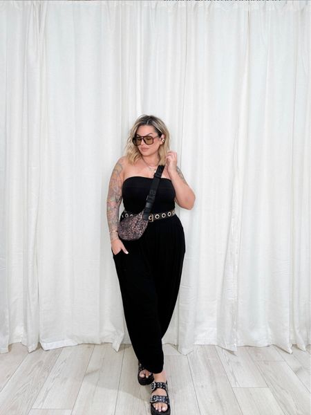 My jumpsuit is sold out in black so I linked 4 very similar Amazon options to recreate this look. 
Free people jumpsuit size L incase you get a different color in it. 

Nyx liner - natural 
Lipstick - coverstar 

#midsize #freepeople #amazon #amazonfashion #edgystyle 


#LTKfindsunder50 #LTKfindsunder100 #LTKstyletip

#LTKMidsize #LTKFindsUnder50 #LTKFindsUnder100