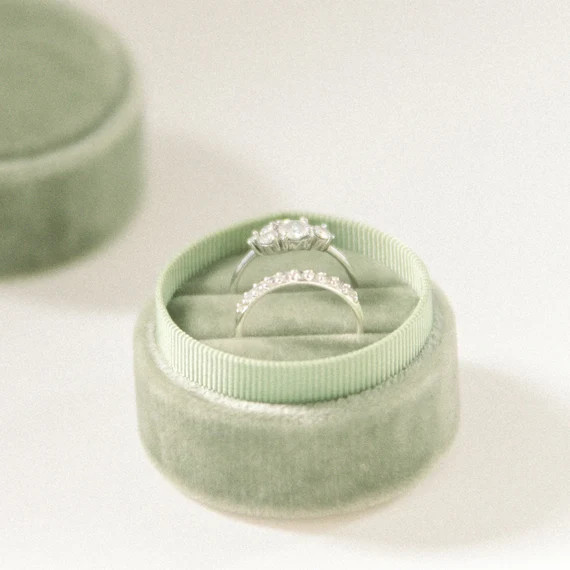 Velvet double ring box - vintage style - sage | Etsy (US)
