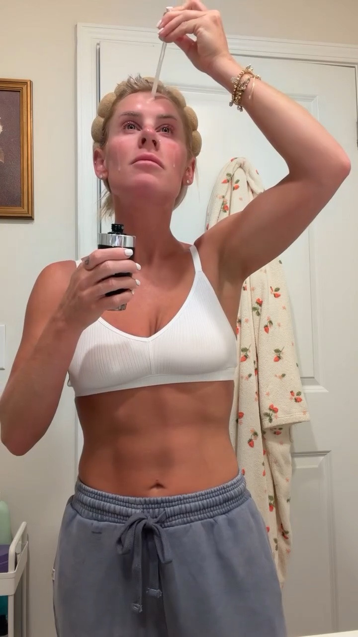 Let’s get unready together after a productive Monday 🤗 I’m feeling super refreshed after getting my blonde touched up today. 

This lip peel mask is my new favorite product! It’s amazing and very inexpensive! 👄  I added in whitening strips tonight (I do these 2x a week) and my bladeless peach fuzz remover (I do this to touch up before Dermaplaning once a month)
 

.
.
#skincareroutine #getunreadywithme #skincareessentials #selfcareroutine #nightroutine makeup removal skin care and body care teeth whitening face cleanser serums wellness routine Amazon beauty finds get unready with me Lip care

#LTKdayinmylife #LTKselfcare #LTKgrwm