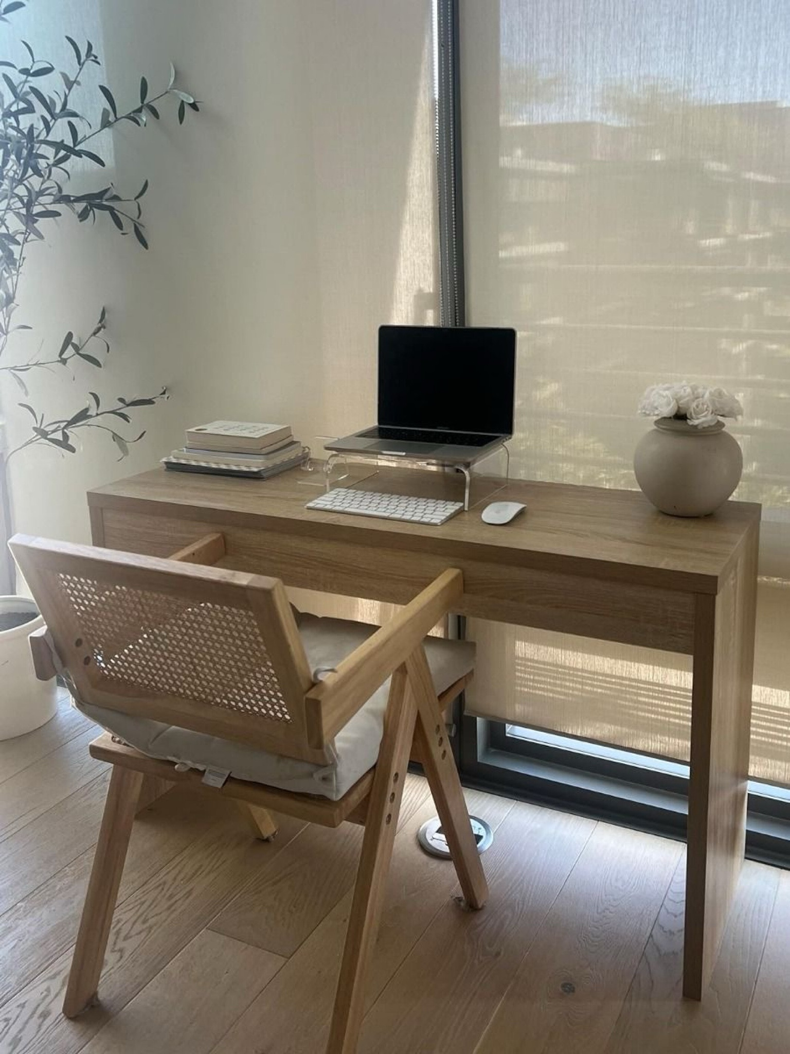 Amazon Cute Desk Setup

Transform your workspace with these Amazon finds! Discover cute desk setups, aesthetic desk accessories, and home office inspiration. Perfect for organizing your study area or creating a productive desk setup. Find girly desk decor and minimalist essentials for a cozy workspace. #DeskSetup #HomeOffice #AmazonFinds

#LTKHome #LTKSaleAlert #LTKSummerSales