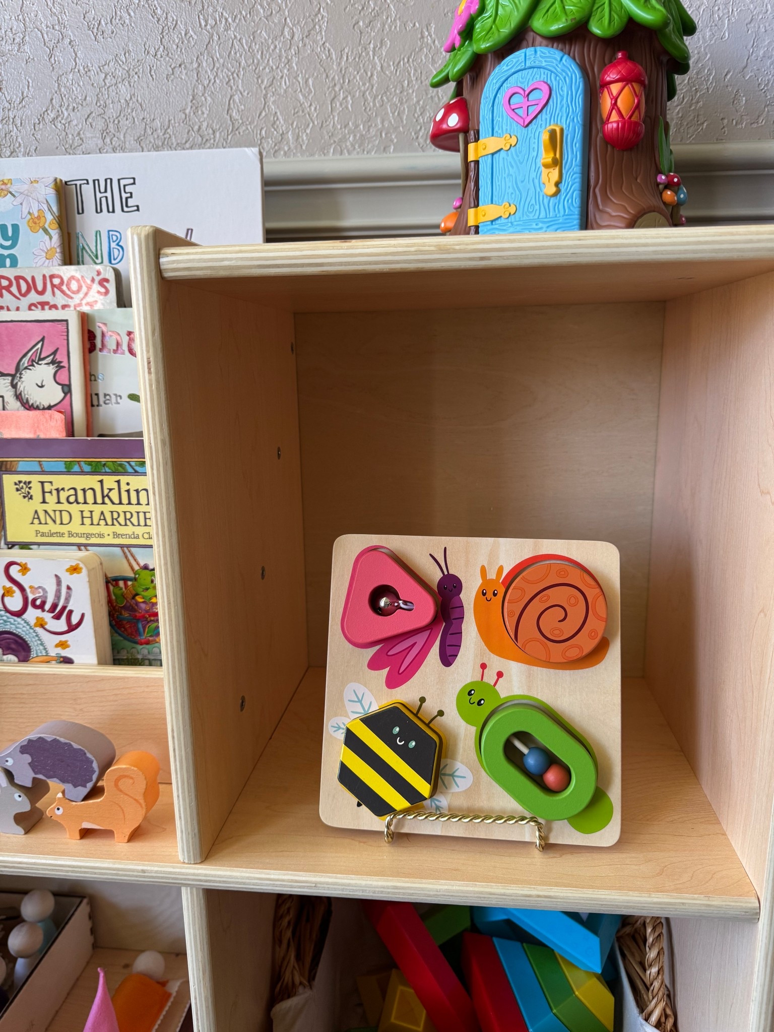 A cozy favorite for sensory seekers 🌱
Simple, whimsical, and full of calm play. This one truly grows with your little one ✨

Linked in bio under “Featured Toys not on Amazon” 💛

#openendedplay
#toddlerfavorites
#playroominspo