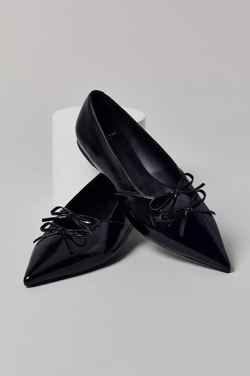 Vagabond Shoemakers Hermine Bow Pointed Toe Flat | Urban Outfitters (US and RoW)