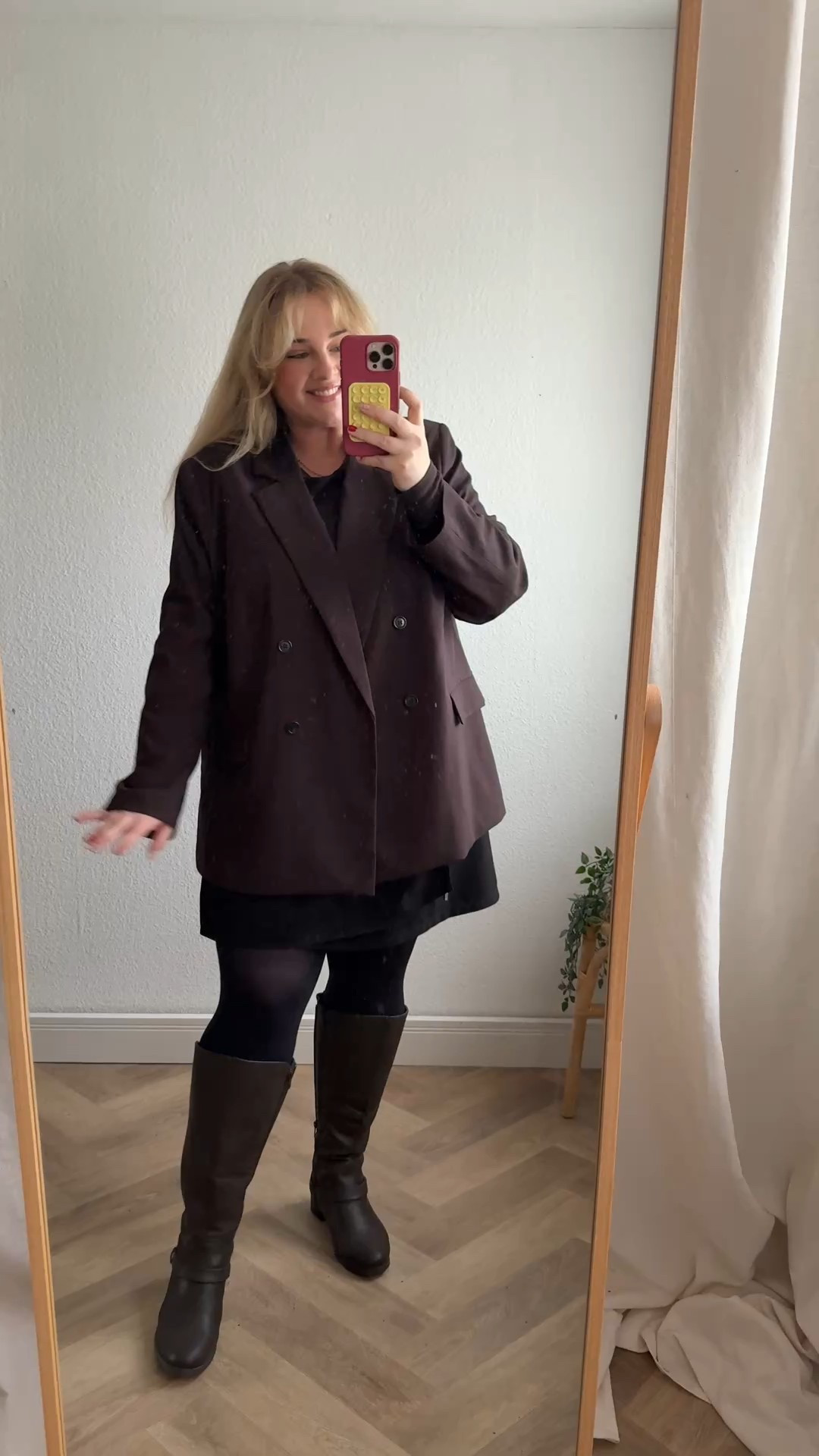 OOTD 🤎

#plussizefashion #braun #schwarz #rock #stiefel #weitschaftstiefel #weite

#LTKeurope #LTKstyletip #LTKplussize