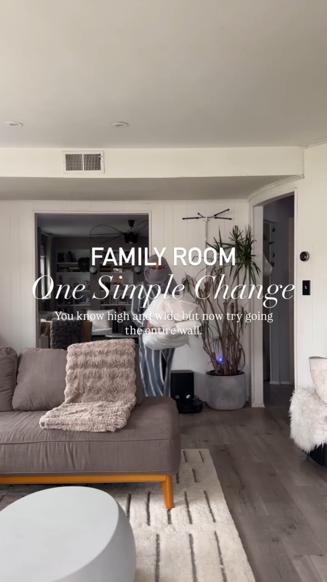 CREATIVITY IN SIMPLE CHANGES [AD]: Instead of having two sets of drapes for our patio door and neighboring window I decided on treating both as one using these linen beauties from @ixacurtains_official and it instantly elevated the room! Have you tried adding window treatment to an entire wall?