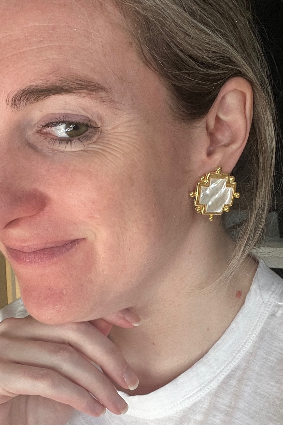 Gorgeous mother of pearl cross earrings from Susan Shaw! Love how they reflect light! 