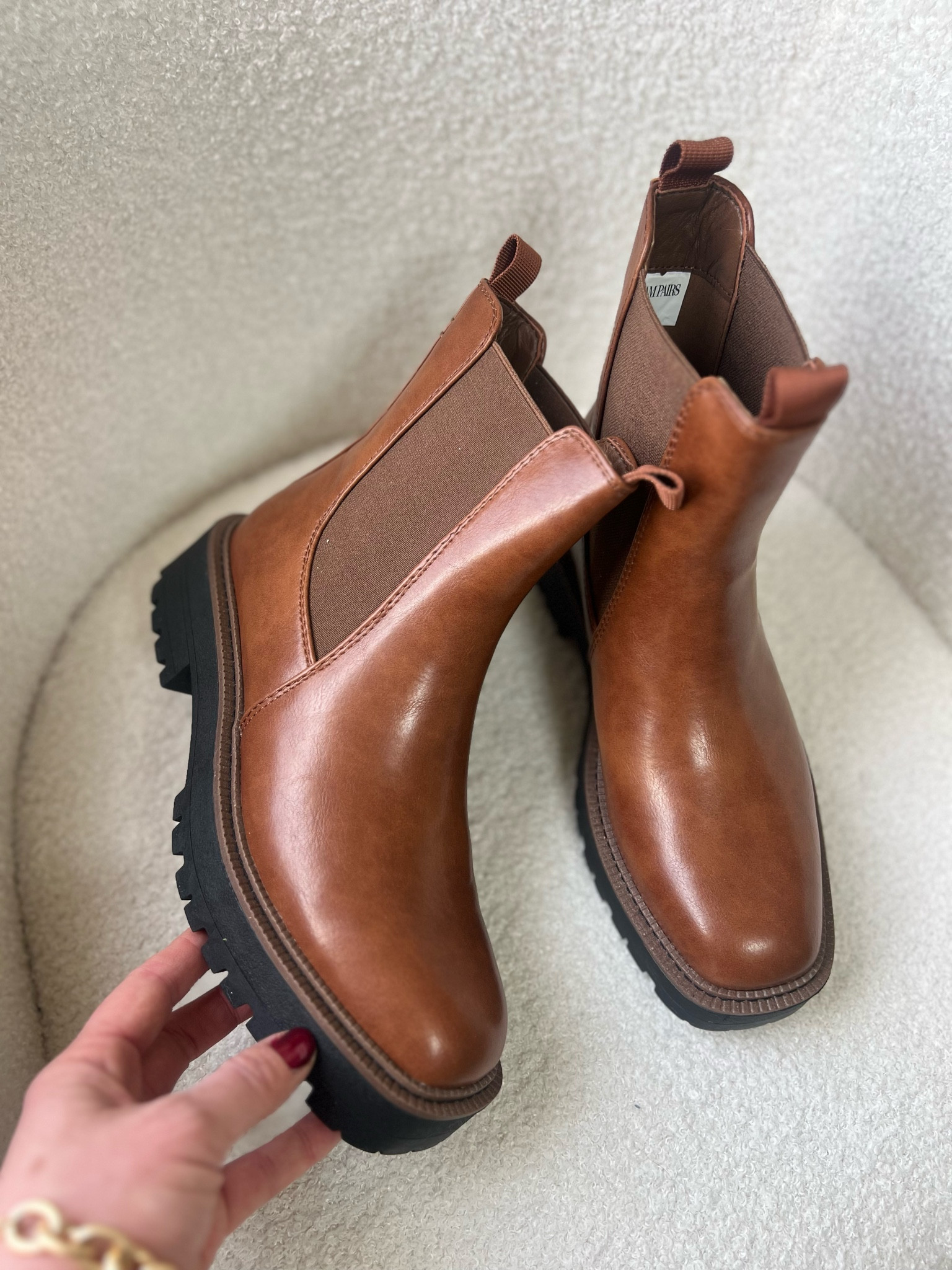  ✨Tap the bell and ❤️ for over 40 fashion, midlife style, midsize fashion and luxury looks for less. 

4 must have shoes in your wardrobe.

1. Gucci fur Princeton look for less
2. Tasman Ugg slipper look for less
3. Sam Edelman Chelsea 
4. Beige slingback kitten heels

👑"Helping you look good, feel good!" - Lindsey Denver boots look for les


⬇️Sizing information:
All run tts 

👑"Helping you look good, feel good!" - Lindsey Denver


Over 40 mom, over 50, midlife, midsize fashion, size 10, size 12, size 8, ootd, perimenopause, gen X, body confidence, over 45, outfit inspiration, mom outfit


Follow my shop @Over40andmidlife on the @shop.LTK app to shop this post and get my exclusive app-only content!

#liketkit 
@shop.ltk
https://liketk.it/55wAX

Follow my shop @Over40andmidlife on the @shop.LTK app to shop this post and get my exclusive app-only content!

#liketkit #LTKSaleAlert #LTKOver40 #LTKShoeCrush
@shop.ltk
https://liketk.it/55wBA