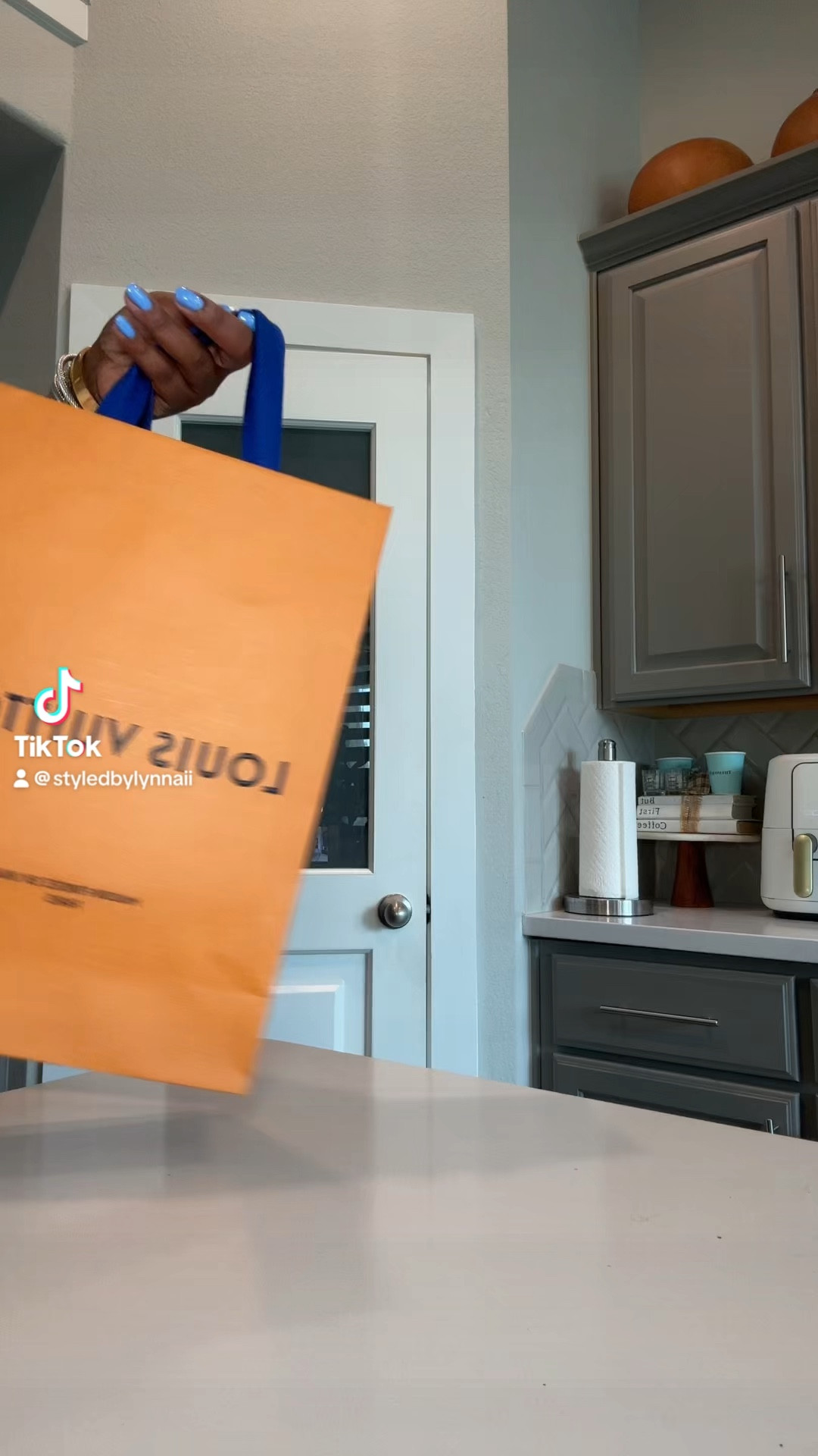 

handbag 
LV 
Louis Vuitton 
LV handbag 
Designer handbag 
 #ltkstyletip #ltkitbag #ltkworkwear