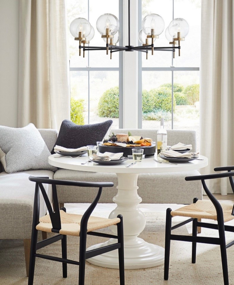 Glass globe chandelier

This chandelier from Pottery Barn is stunning. Perfect for the dining room or any entryway   

#LTKHome #LTKautumn #LTKStyleTip