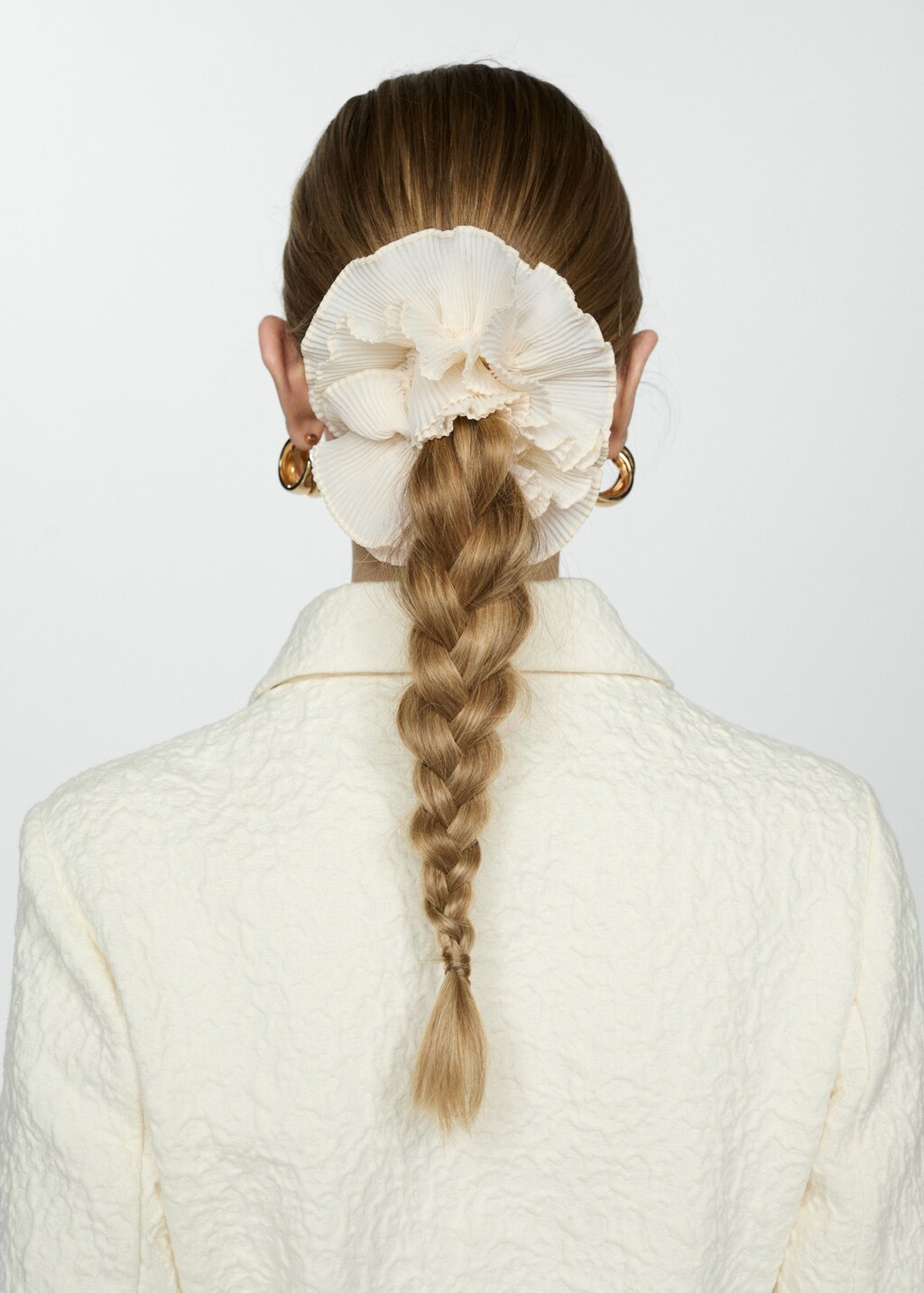 Maxi-flower scrunchie - Woman | MANGO USA | MANGO (US)